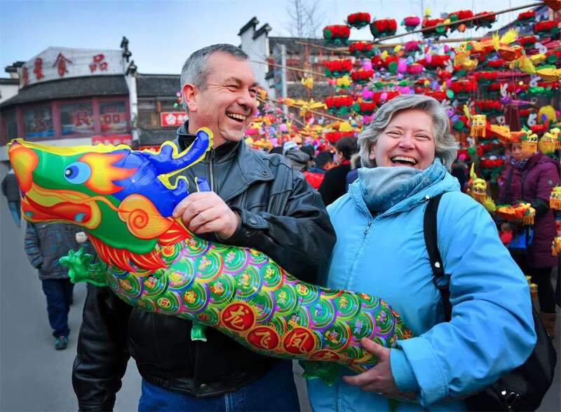 余文莉 《老外逛灯会》